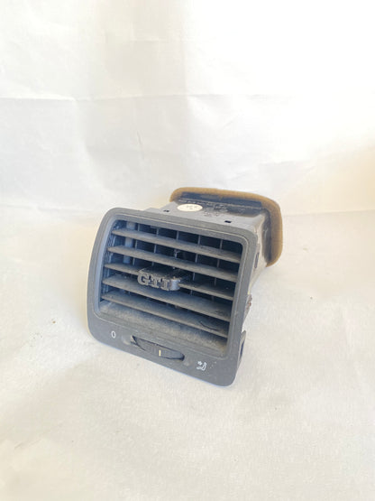 Volkswagen Golf 5 GTI ventilation clips