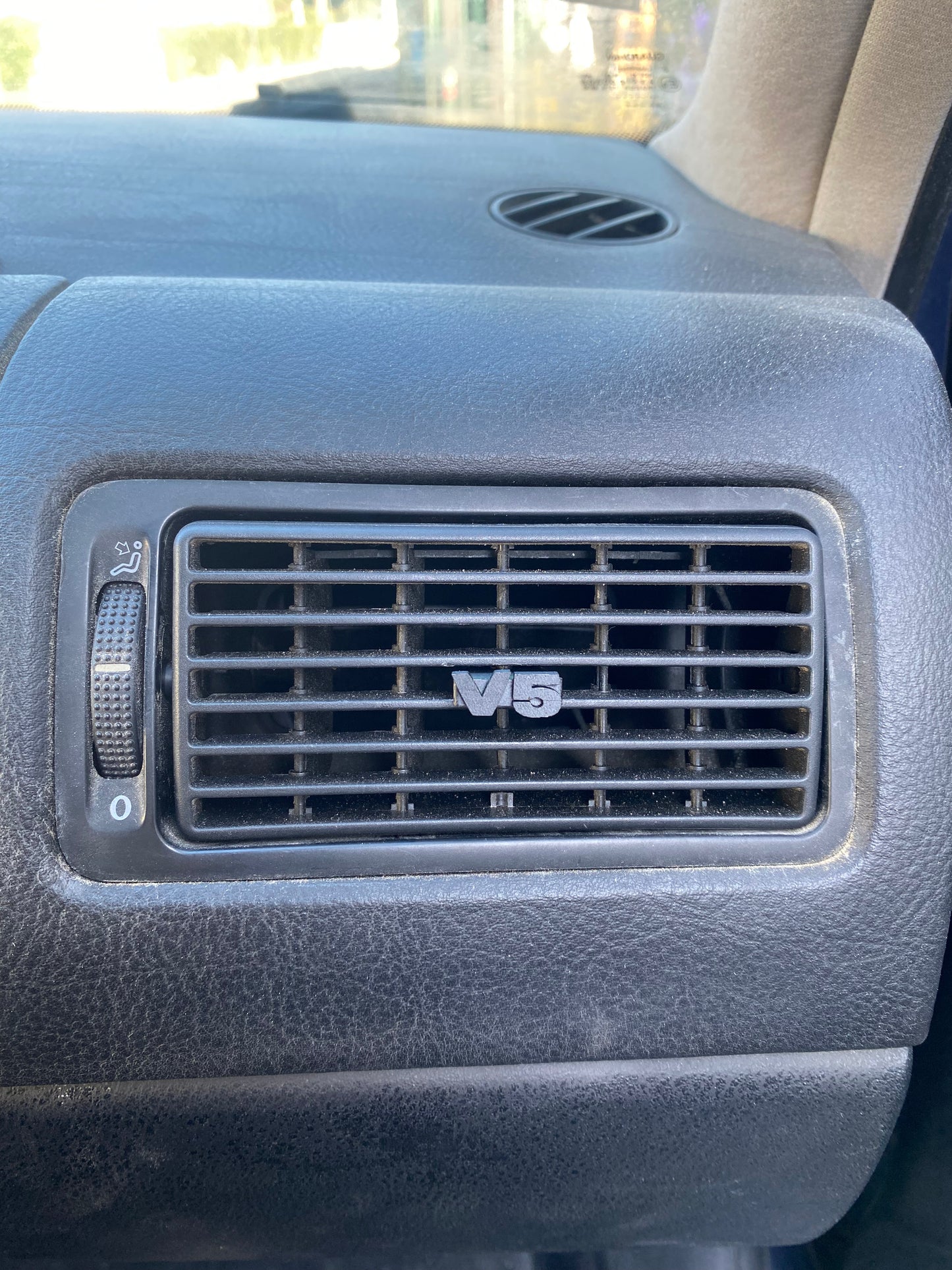 Clips de ventilation Volkswagen Golf 4 logo V5