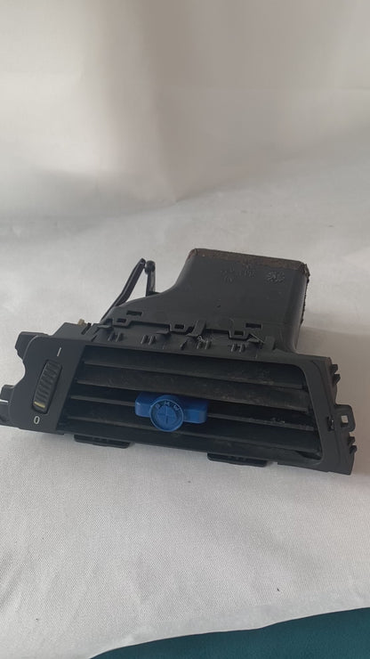 BMW 3 Series E90 ventilation clips with BMW logo